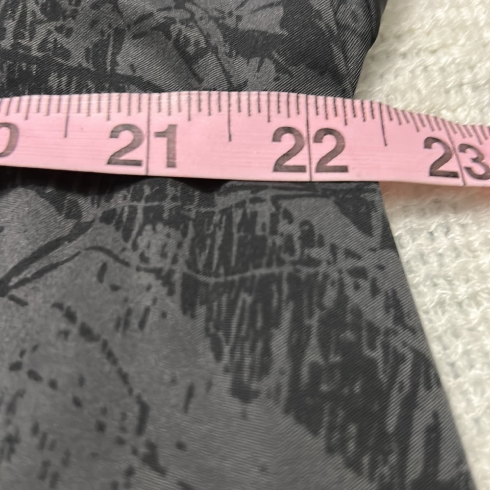 Under Armour Men’s Shirt
Size XL - Picture 7 of 8